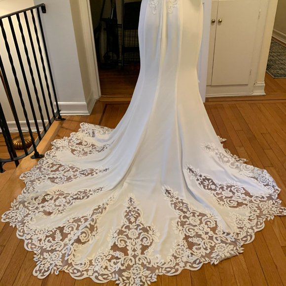 KLEINFELD BRIDAL Unaltered Wedding Gown - Picture 11 of 14